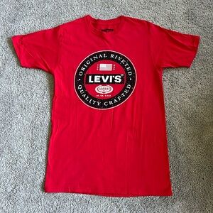 Men’s Levi’s graphic tees